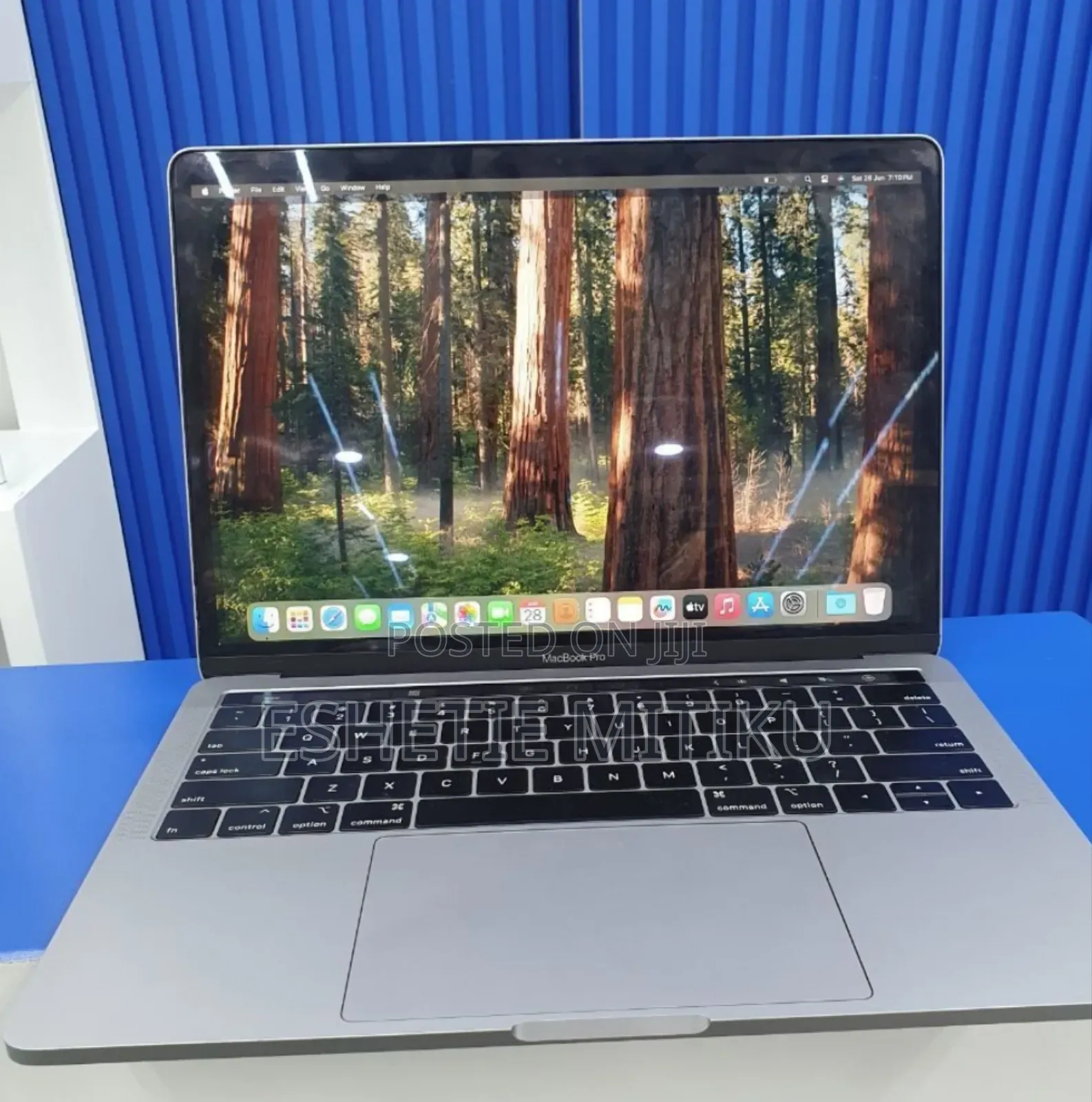 New Laptop Apple MacBook Pro 2019 8GB Intel Core I7 SSD 256GB