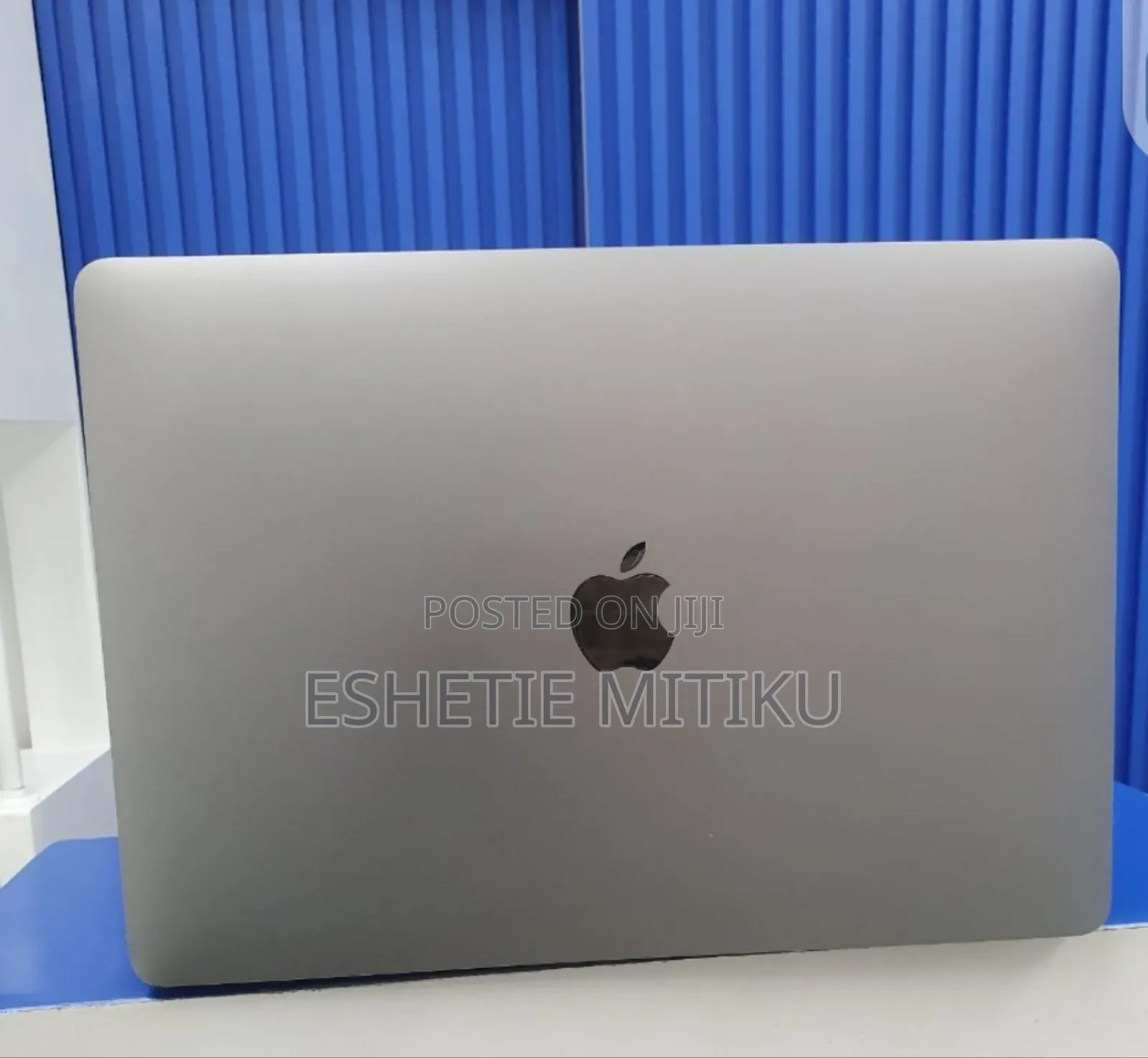 New Laptop Apple MacBook Pro 2019 8GB Intel Core I7 SSD 256GB