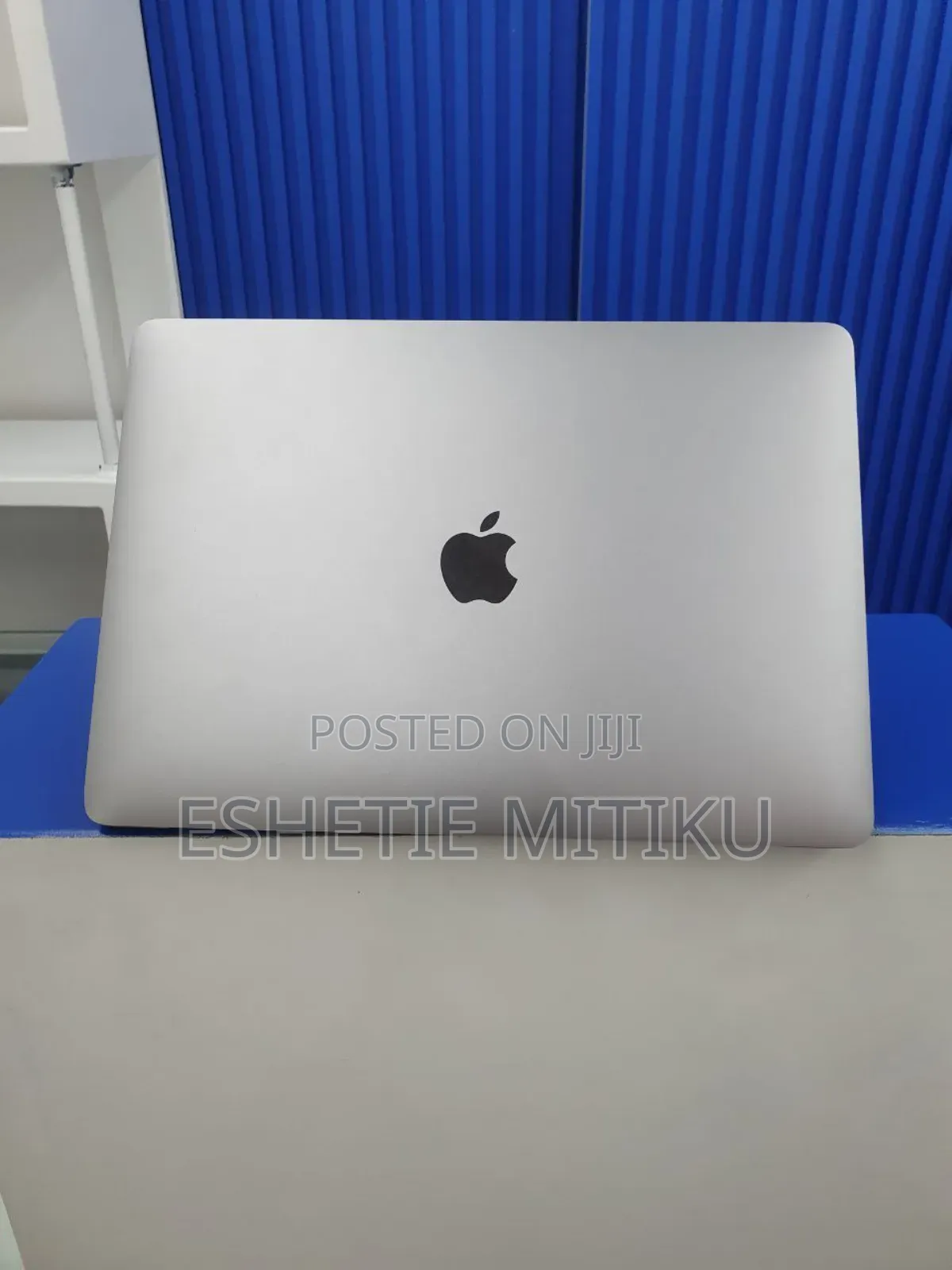 New Laptop Apple MacBook Pro 2019 8GB Intel Core I7 SSD 256GB