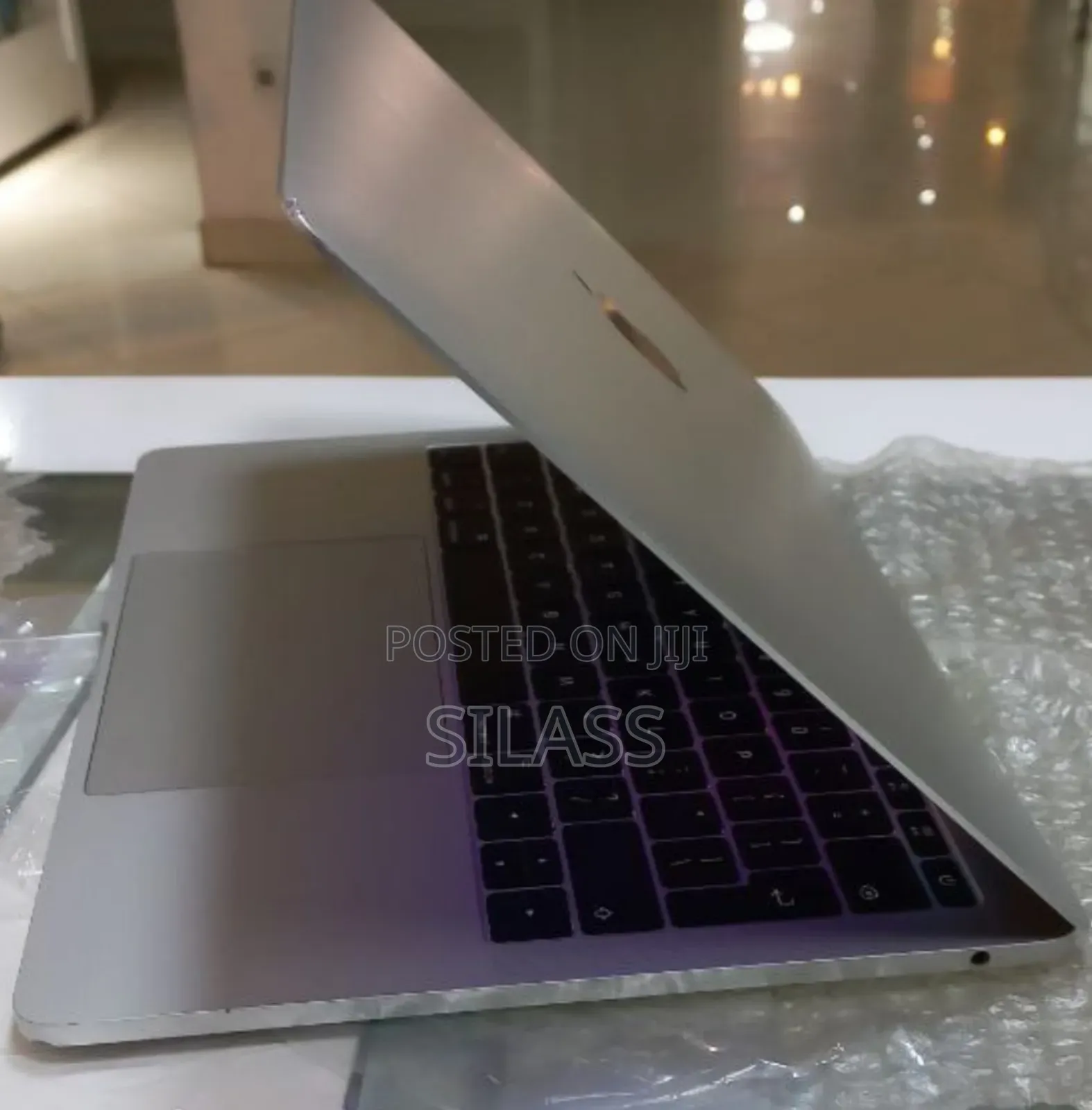 New Laptop Apple MacBook Pro 2017 8GB Intel Core I5 SSD 256GB