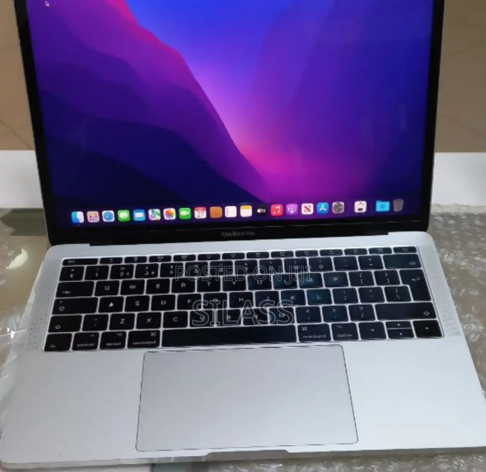 New Laptop Apple MacBook Pro 2017 8GB Intel Core I5 SSD 256GB