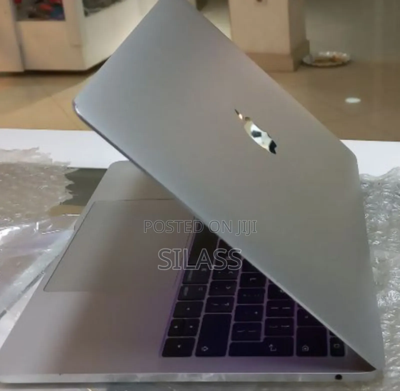 New Laptop Apple MacBook Pro 2017 8GB Intel Core I5 SSD 256GB