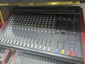 Photo - Yamaha 16 Chanal Mixer