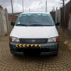 Photo - Toyota HiAce 2004 White
