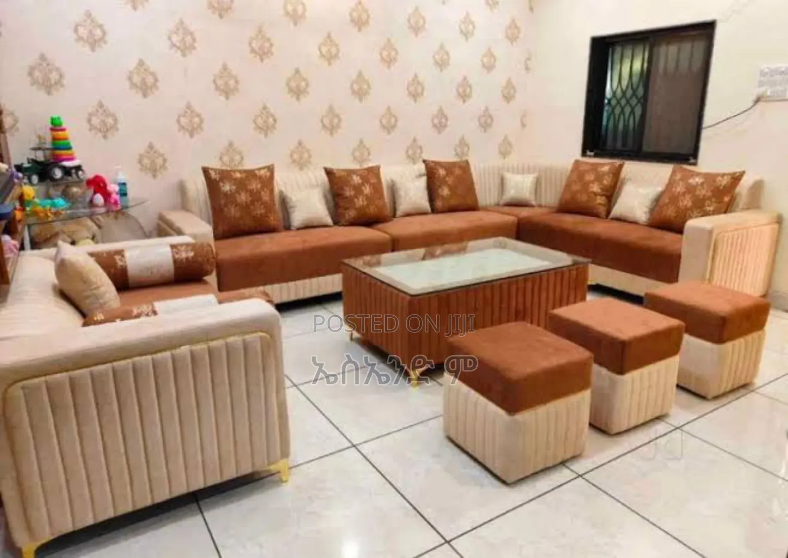 Cabriole Sofa With Table