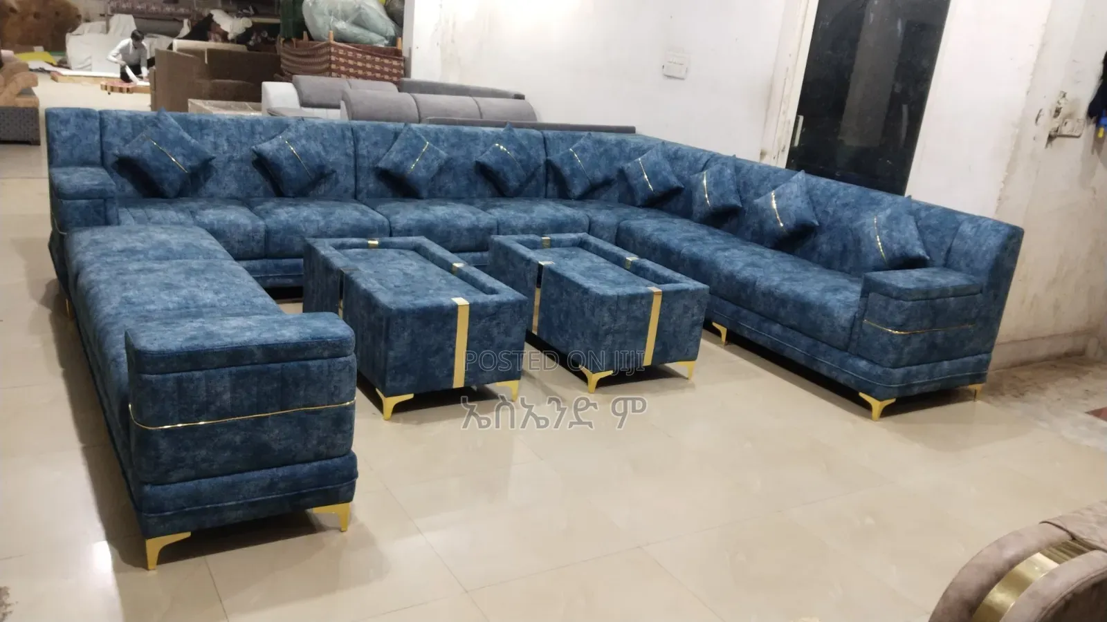 Restful Waves Sofa Design With Table