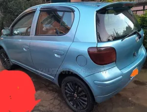 Photo - Toyota Vitz 2002 Blue