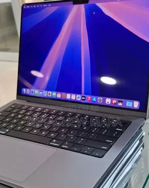 Photo - New Laptop Apple MacBook Pro M1 16GB Intel Core I7 SSD 1T