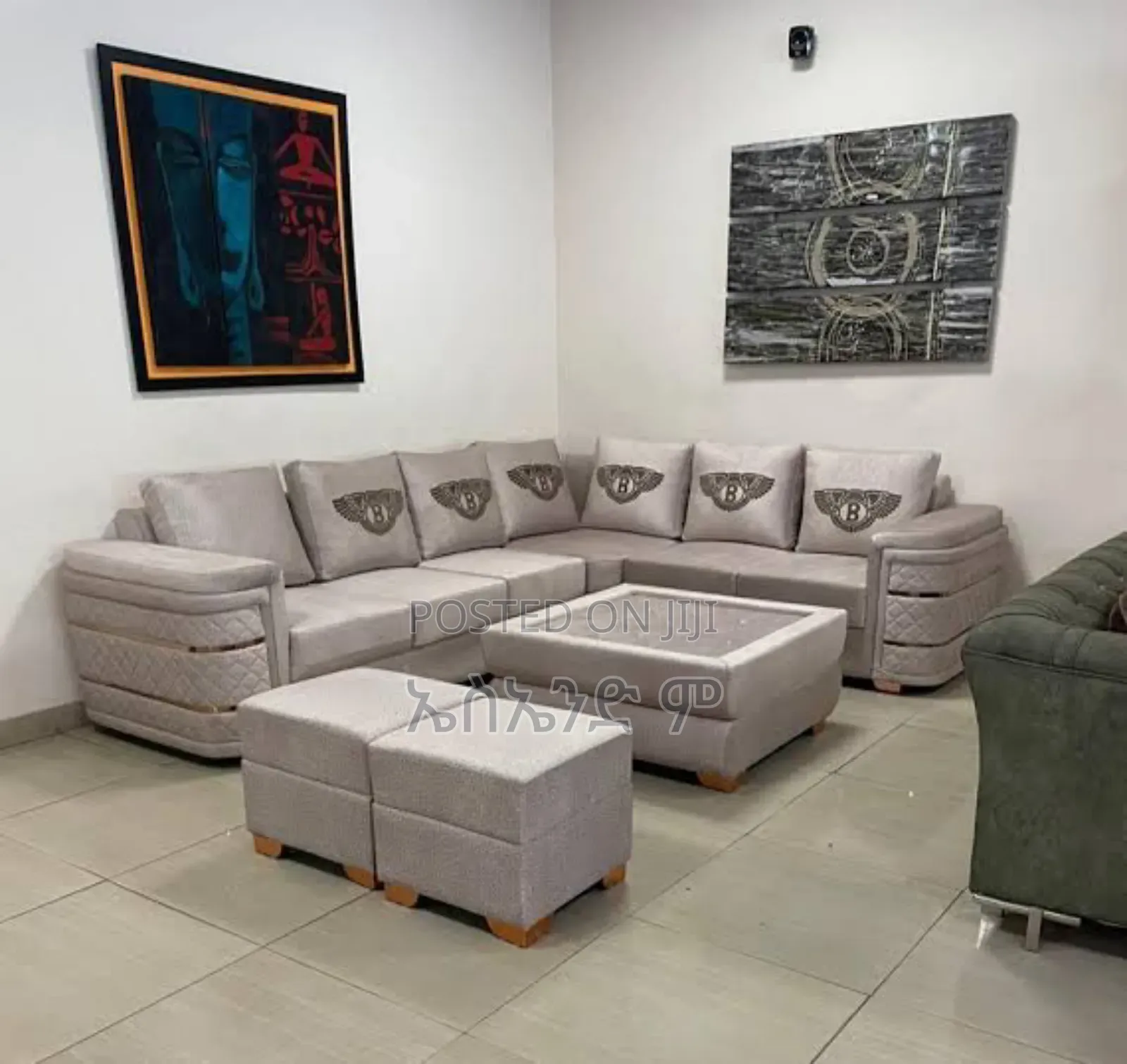 Nadeya Sofa Design With Table