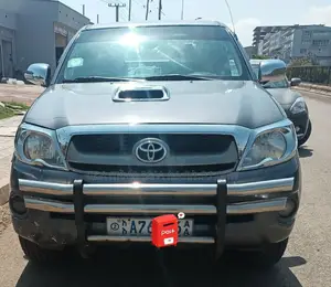 Photo - Toyota Hilux 2011 Beige