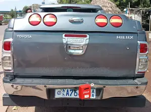 Toyota Hilux 2011 Beige