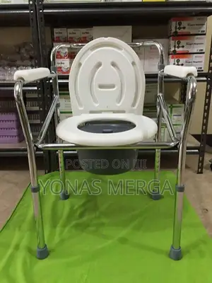 Pot Chair十3-in-1 Functionality, Serving as a Commode, Toilet