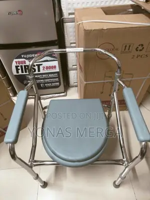 Deep Seat Bedside Commodeد玲cleaning the Commode Hassle-Free