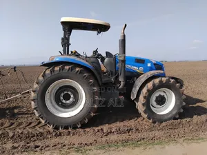 አሪፍ New Holland Tractor ምንም አይነት ችግር የላበትም ማረሻና ማከስከሻ አለዉ
