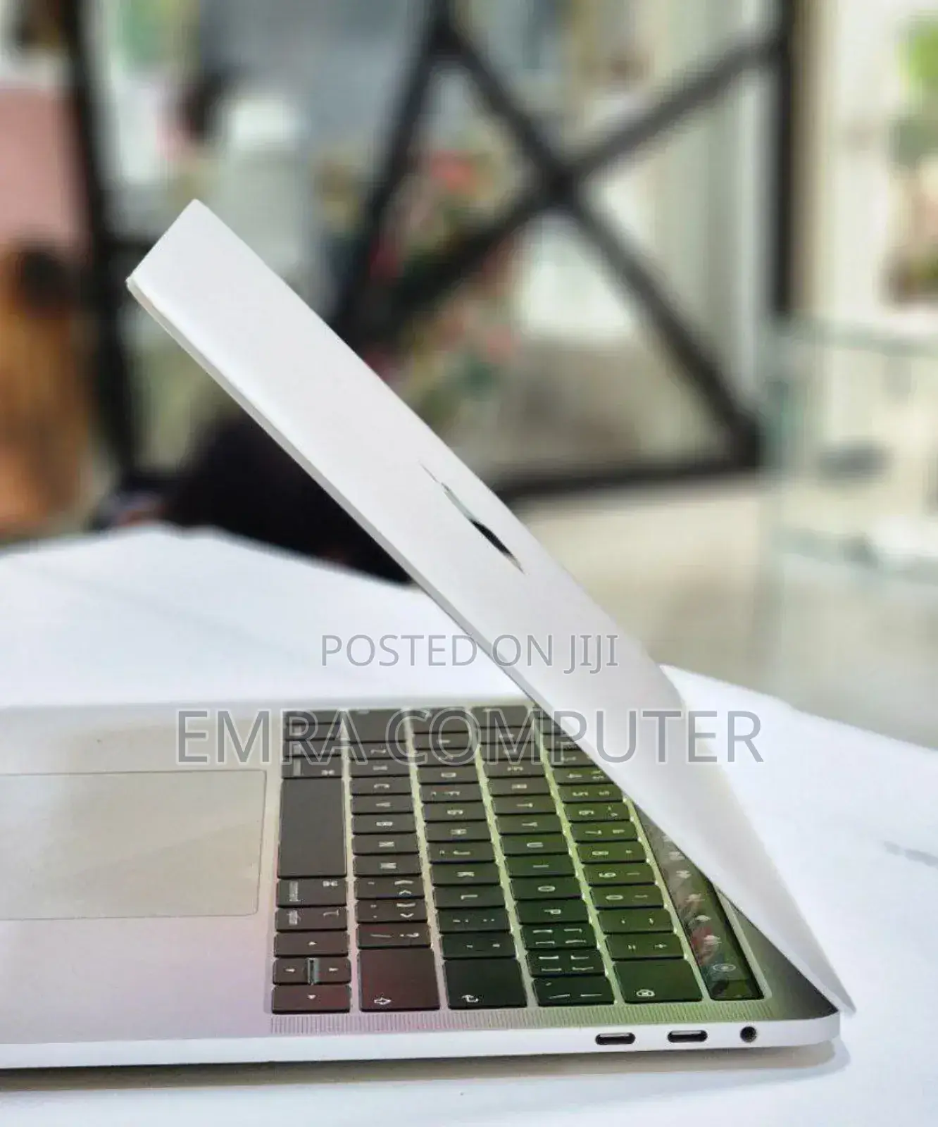 New Laptop Apple MacBook Pro 2018 8GB Intel Core I5 SSD 256GB
