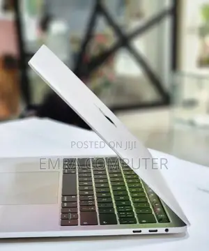 New Laptop Apple MacBook Pro 2018 8GB Intel Core I5 SSD 256GB