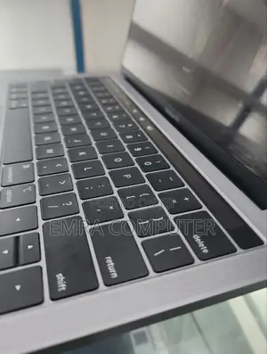 New Laptop Apple MacBook Pro 2019 8GB Intel Core I5 SSD 256GB