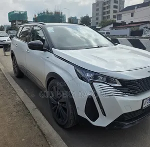 Peugeot 5008 2021 White