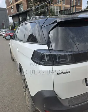 Peugeot 5008 2021 White