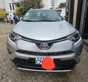 Photo - Toyota RAV4 2016 Silver