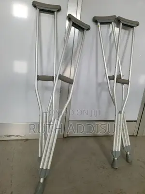 Photo - Crutches吧或crutches跟上axillary Bilateral Crutches地震crutches