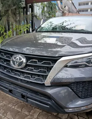 Toyota Fortuner 2022 Blue