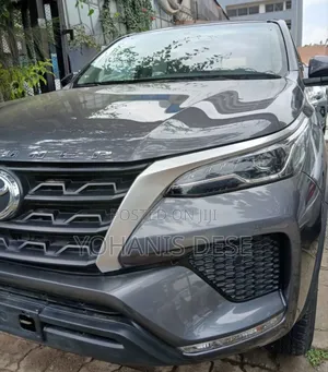 Toyota Fortuner 2022 Blue