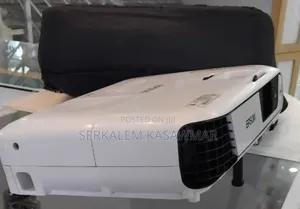 1new Epson Projector Model Name: Eb-X31 Has : Bag