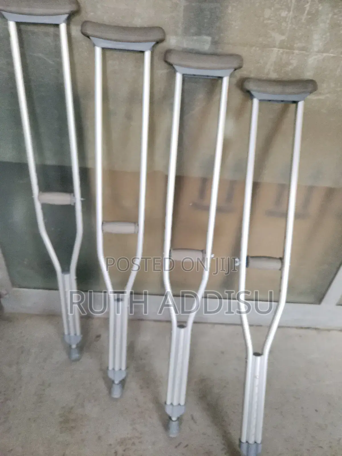 Crutches瓶裝crutches受損crutches記憶crutches倫常crutches參與crutches