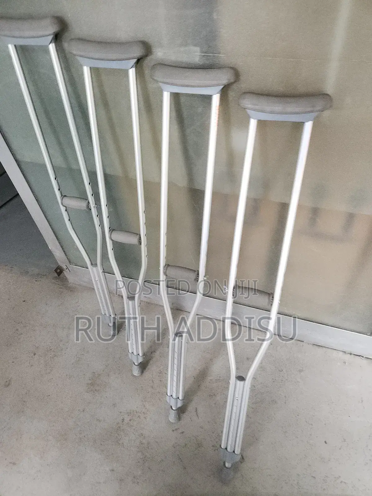 Crutches藥廠crutches內心axillary Crutches愛心crutches众我crutches