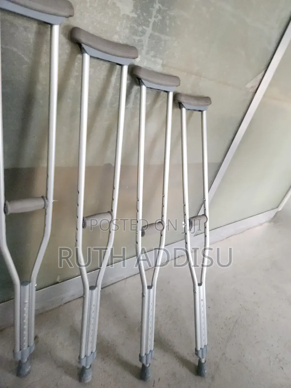 Crutches前晚crutches四處axillary Crutches姦殺crutches因子crutches