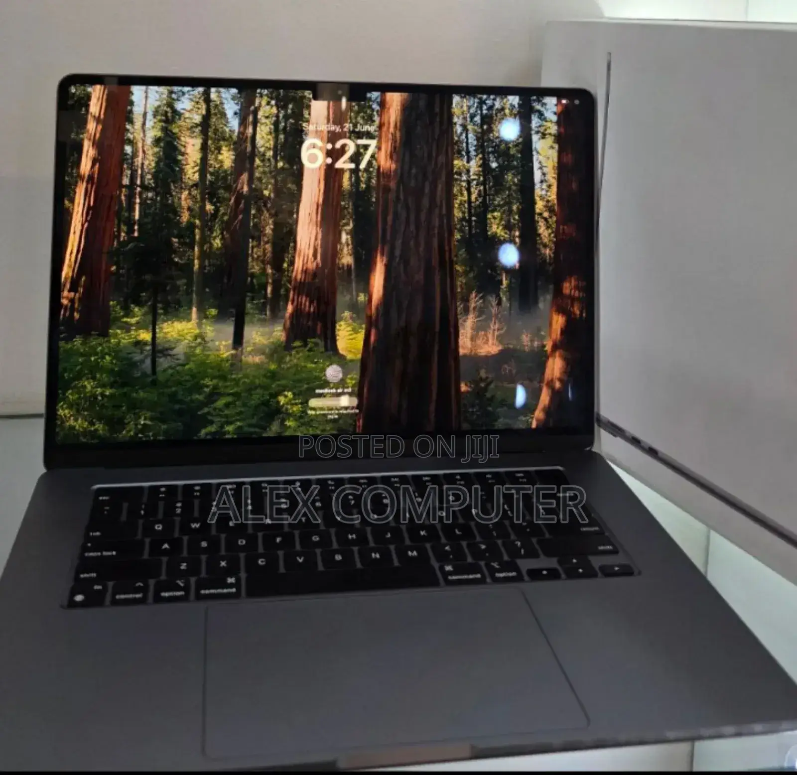 New Laptop Apple MacBook Air 2024 M3 15-Inch 8GB Apple M3 SSD 256GB