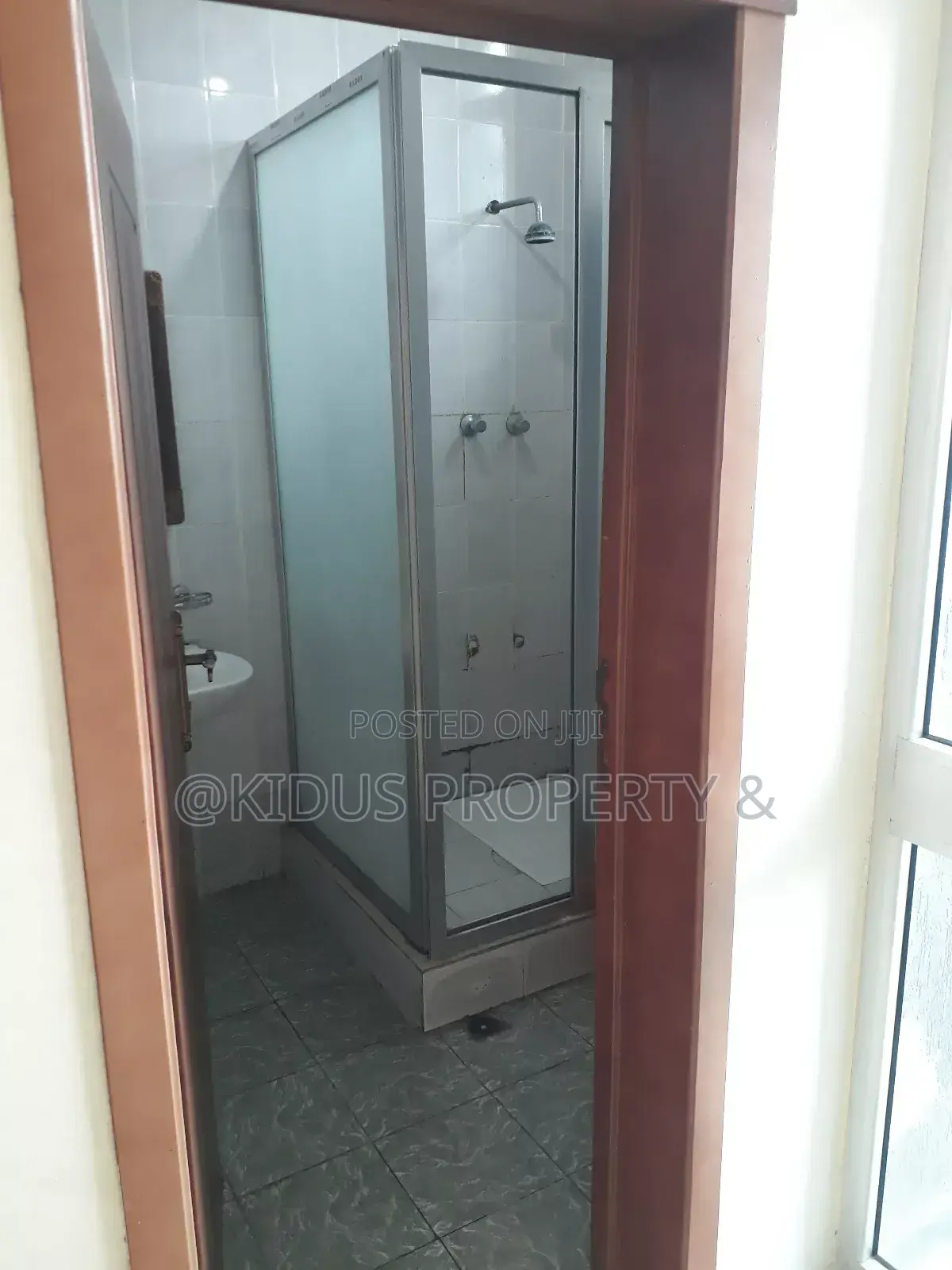 3bdrm Apartment in Mebrat, Nifas Silk-Lafto for rent