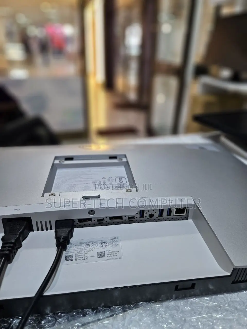 Dell 27 Inch Resolution Full Silver Color Frameless Mon