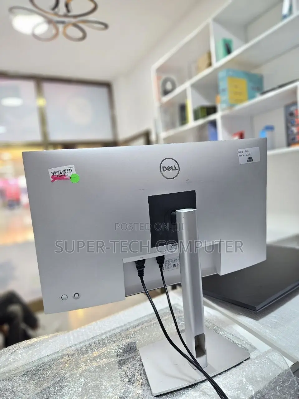 Dell 27 Inch Resolution Full Silver Color Frameless Mon