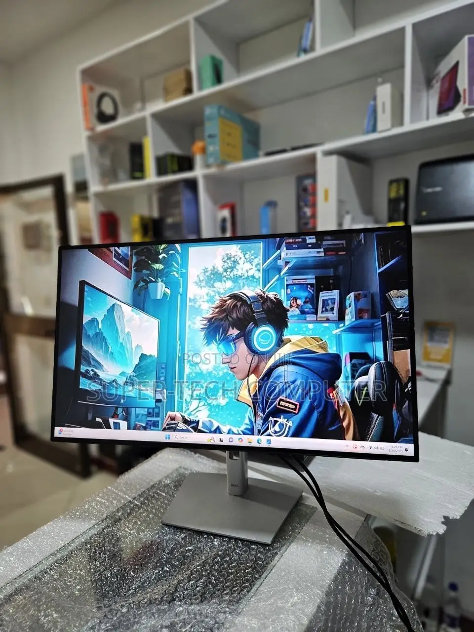 Dell 27 Inch Resolution Full Silver Color Frameless Mon