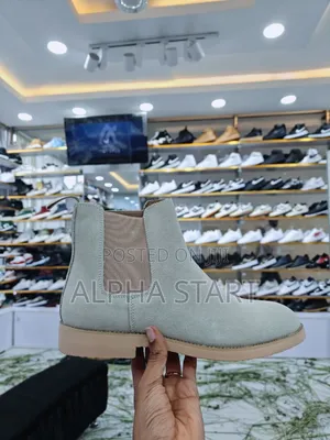 New Arrives Chelsea Boots Available on Hand
Super Masterqu