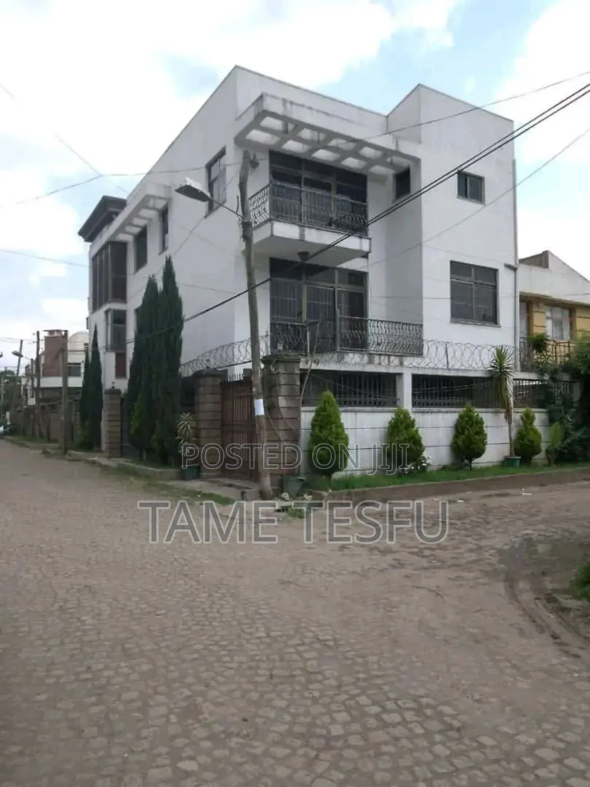 Furnished 8bdrm House in Cmc Compound, Bole for sale