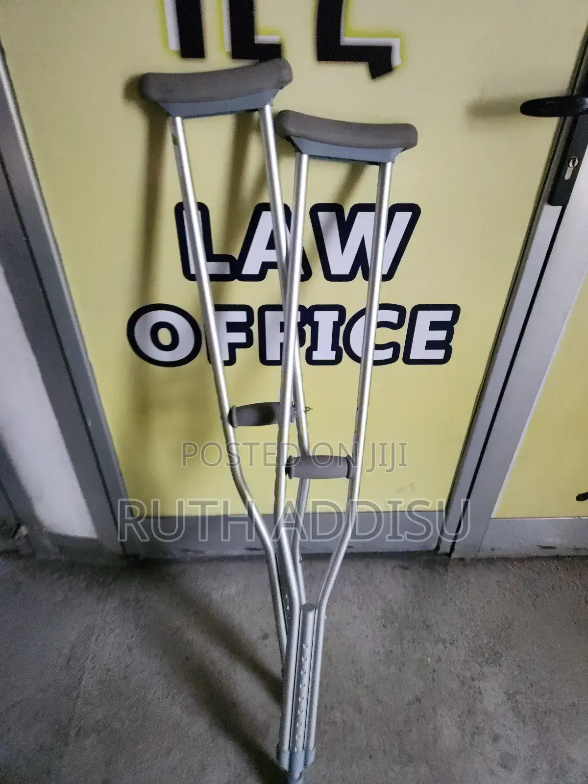 Crutches這是crutches為此crutches波動crutches書中crutches受傷crutches