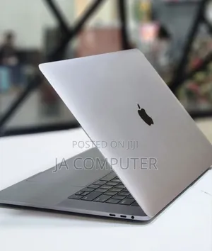 New Laptop Apple MacBook Pro 2016 16GB Intel Core I7 SSD 256GB