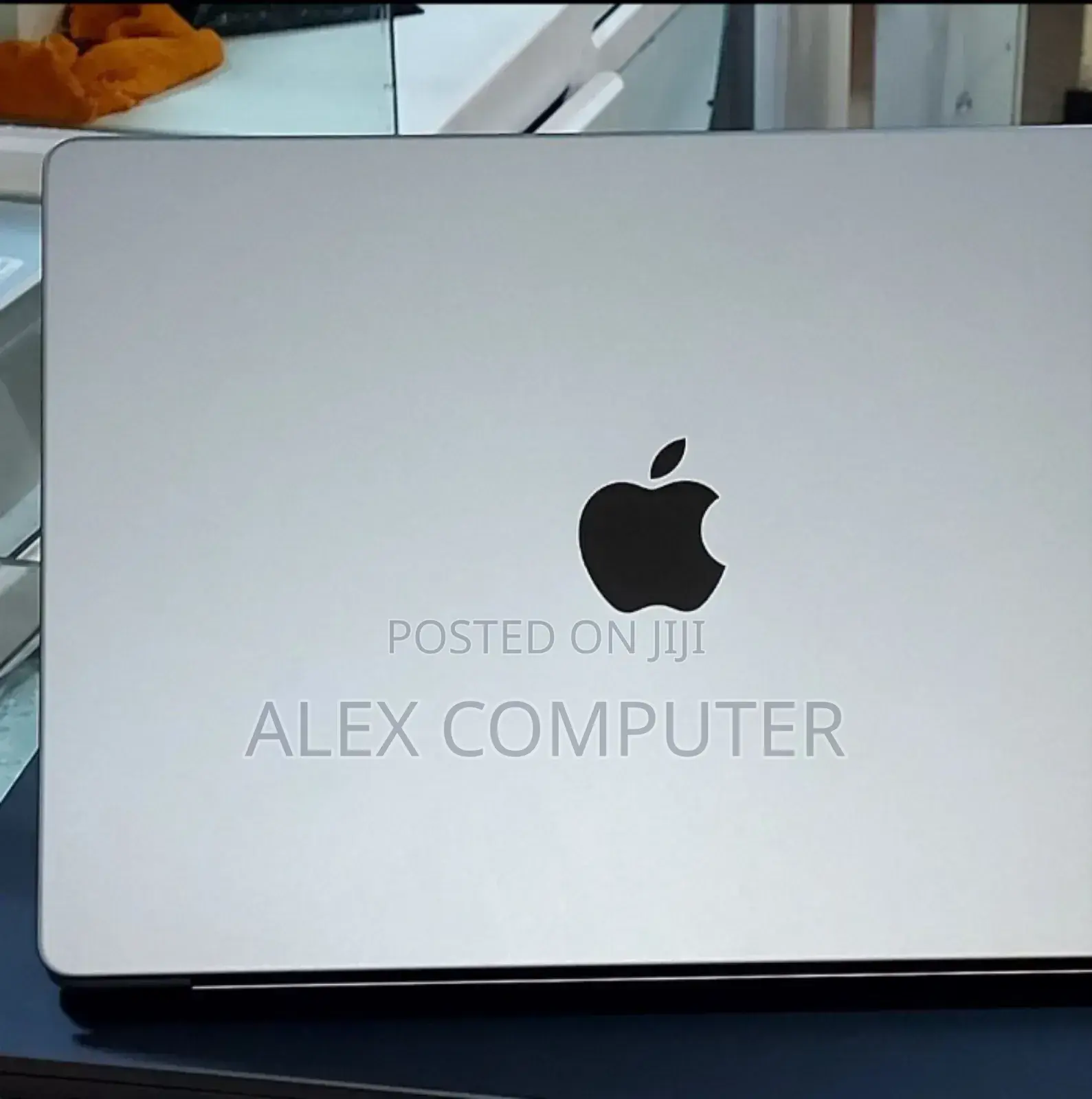 New Laptop Apple MacBook Pro M1 16GB Apple M1 Pro SSD 1T