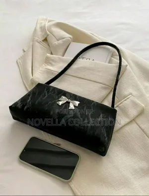 Black Hand Bag (Available on Hand)