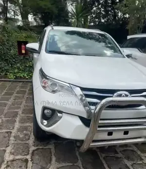 Photo - Toyota Fortuner 2018 Ivory