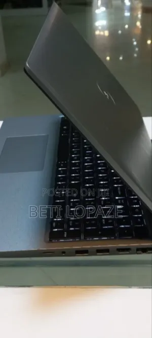 Photo - New Laptop Dell Latitude 5540 16GB Intel Core i7 SSD 512GB