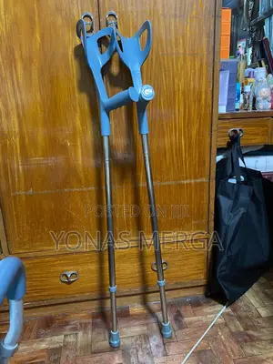 Photo - Elbow Crutches虎ظ Standard Kickstand With Forearm Support/ክራች