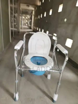 Photo - Commode Chair瓶頸toilet Chair沒錯commode Chair上升commode Chair