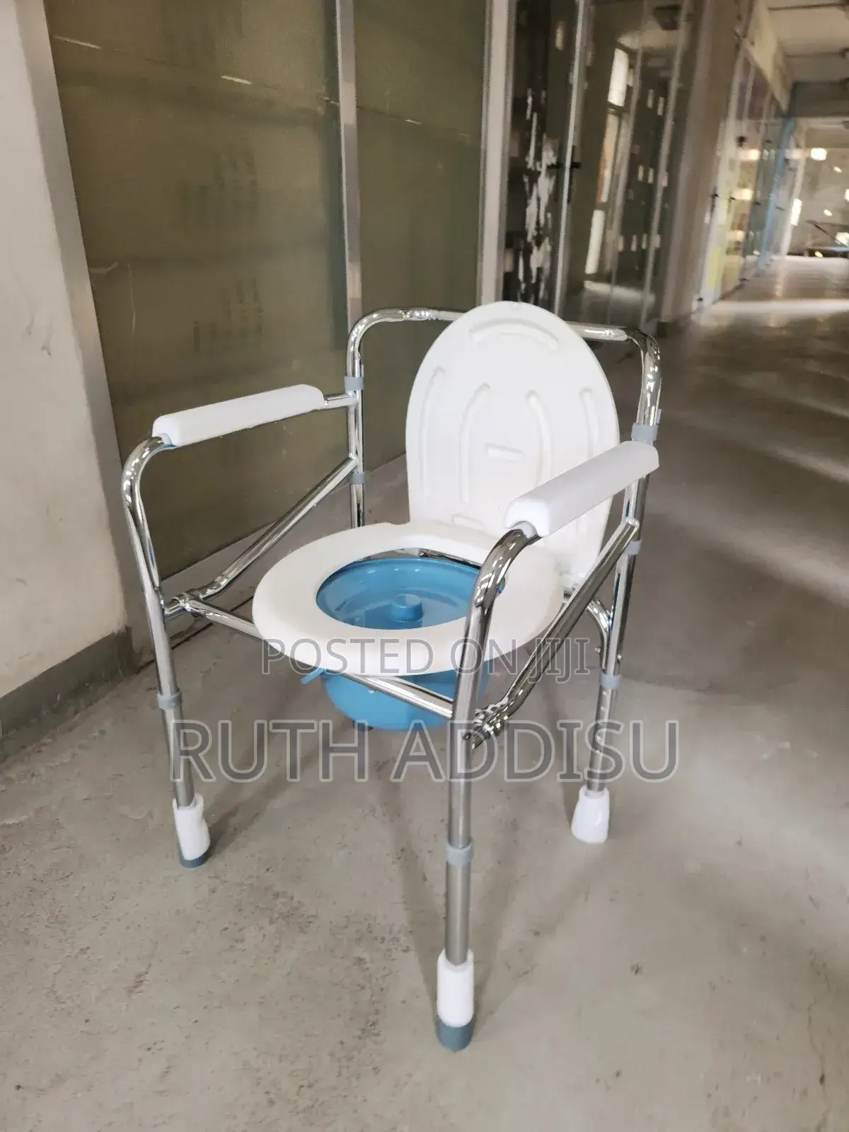 Commode Chair跟隨toilet Chair災難commode Chair波及commode Chair