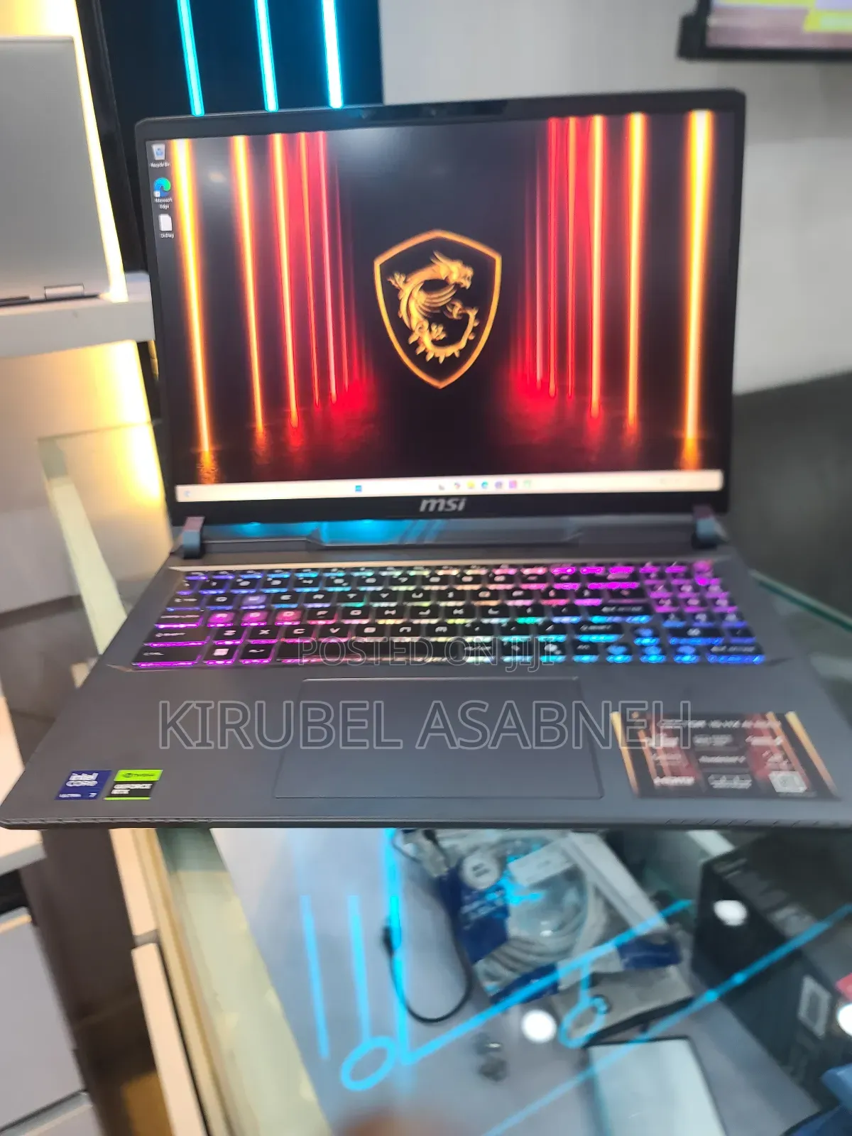 New Laptop MSI Vector 17 HX AI A2XWJG 16GB Intel Core Ultra 7 SSD 512GB