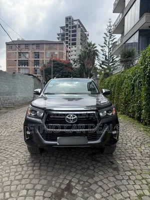 Photo - Toyota Hilux 2019 Beige