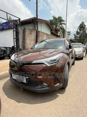 Photo - Toyota C-HR 2017 Burgundy